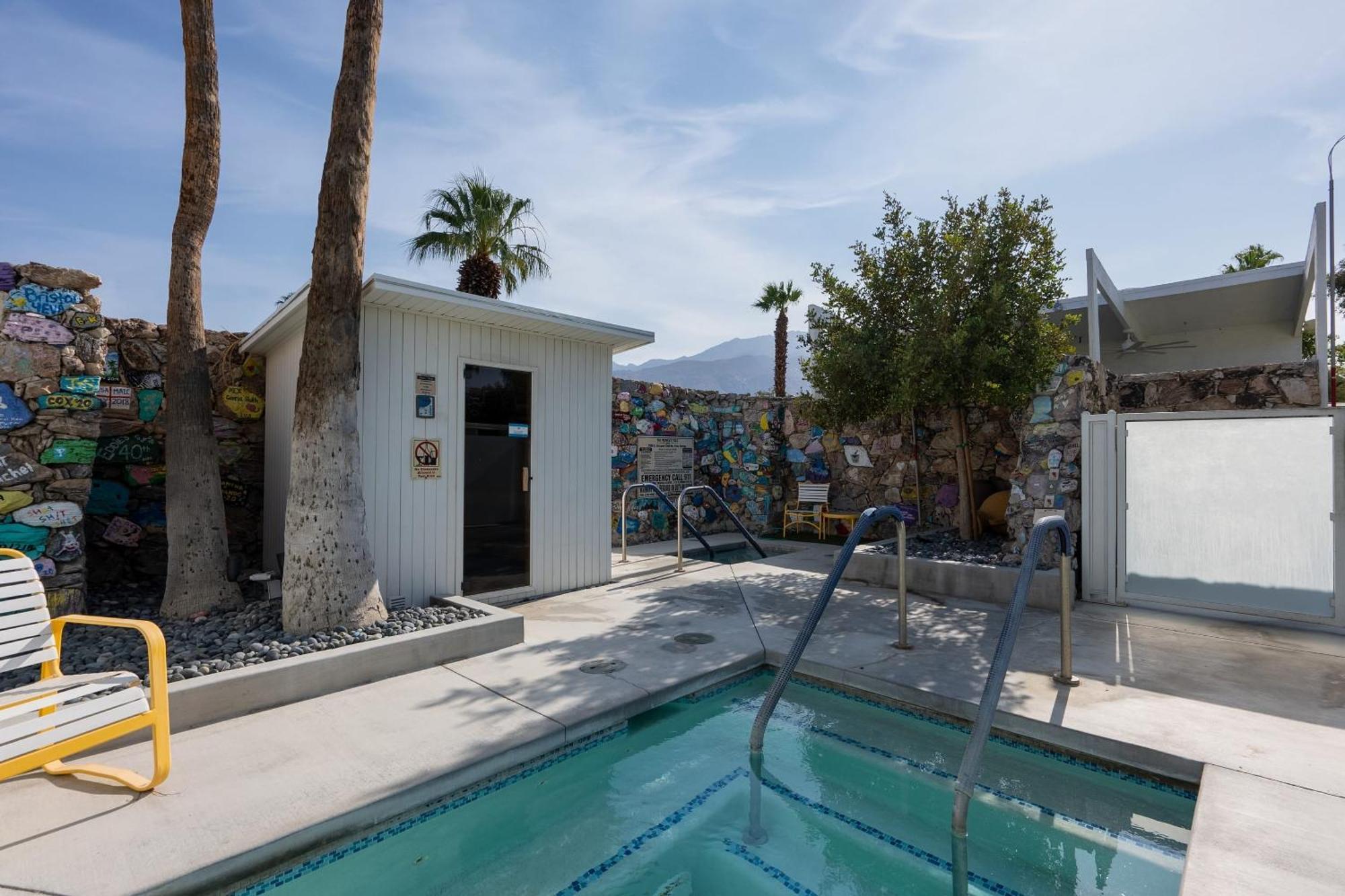 Monkey Tree Hotel By Avantstay Stylish Hotel In Palm Springs W Pool Buitenkant foto