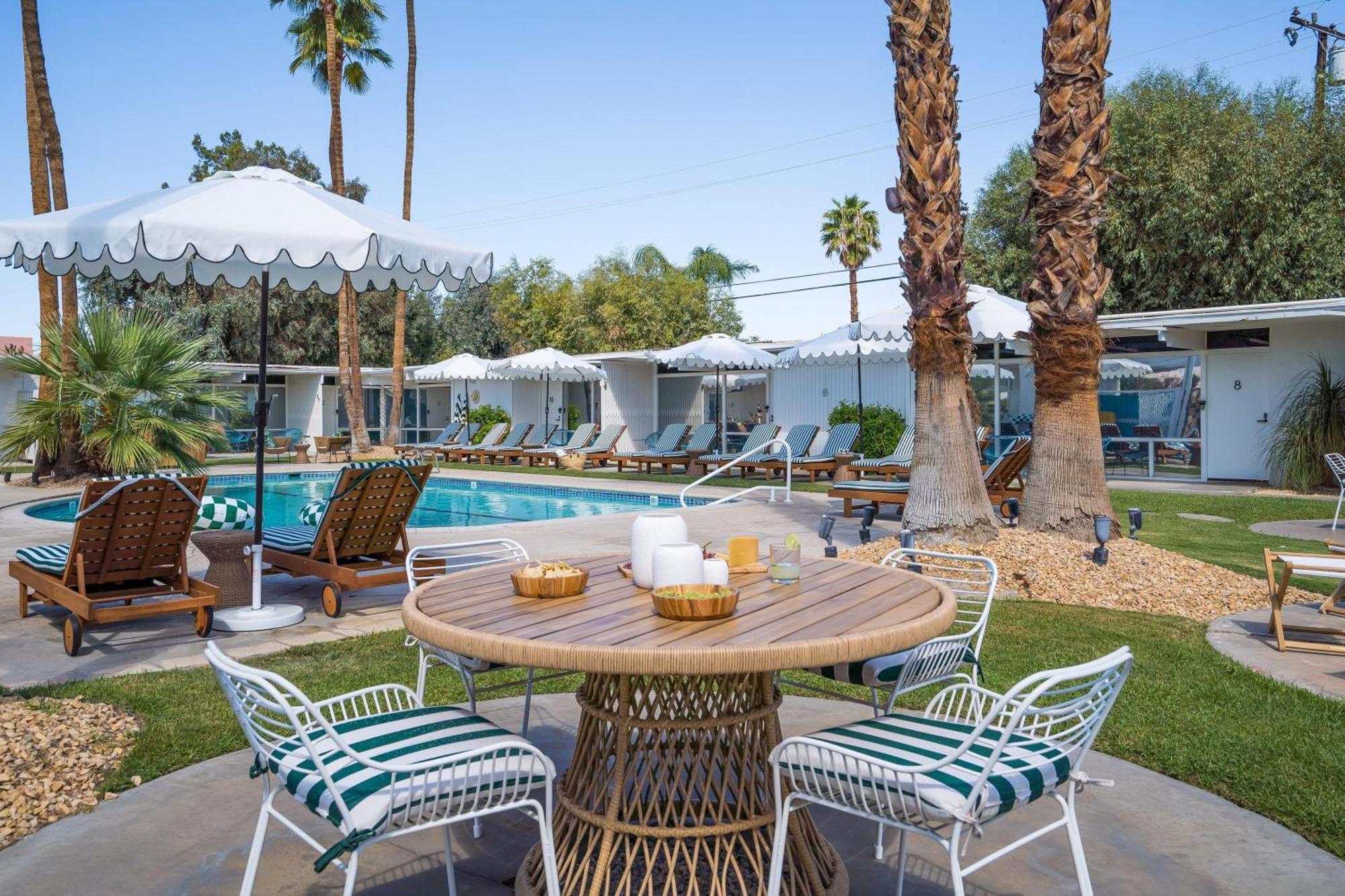 Monkey Tree Hotel By Avantstay Stylish Hotel In Palm Springs W Pool Buitenkant foto