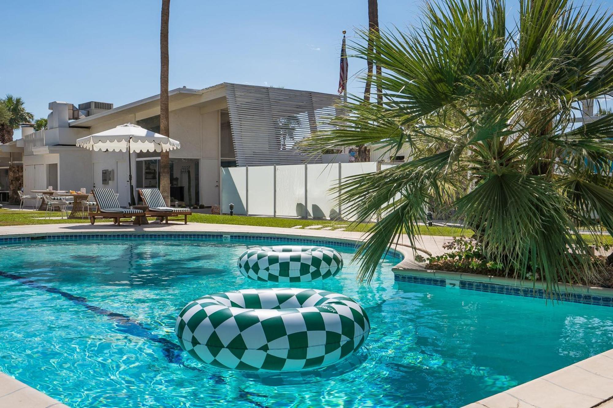 Monkey Tree Hotel By Avantstay Stylish Hotel In Palm Springs W Pool Buitenkant foto