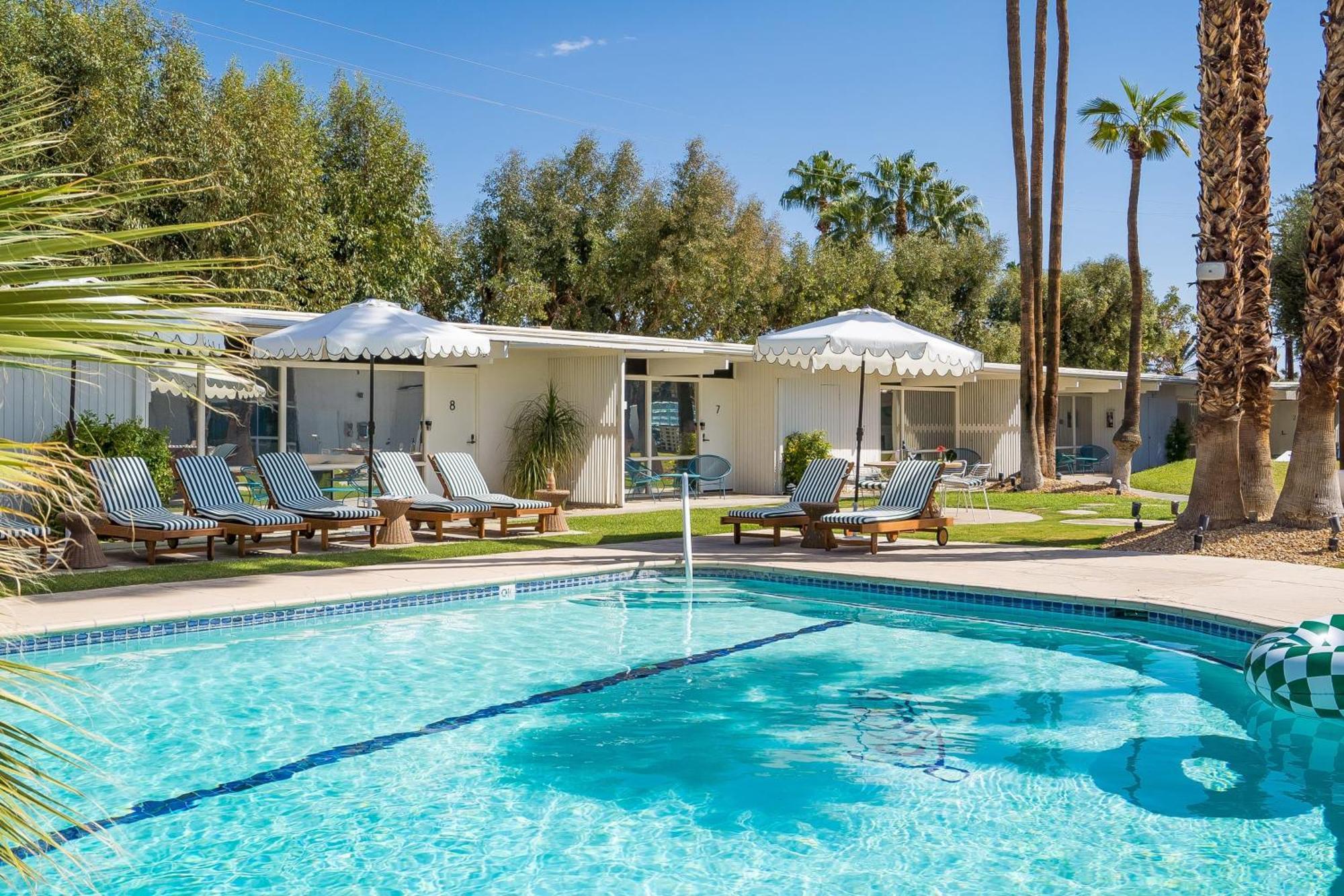 Monkey Tree Hotel By Avantstay Stylish Hotel In Palm Springs W Pool Buitenkant foto