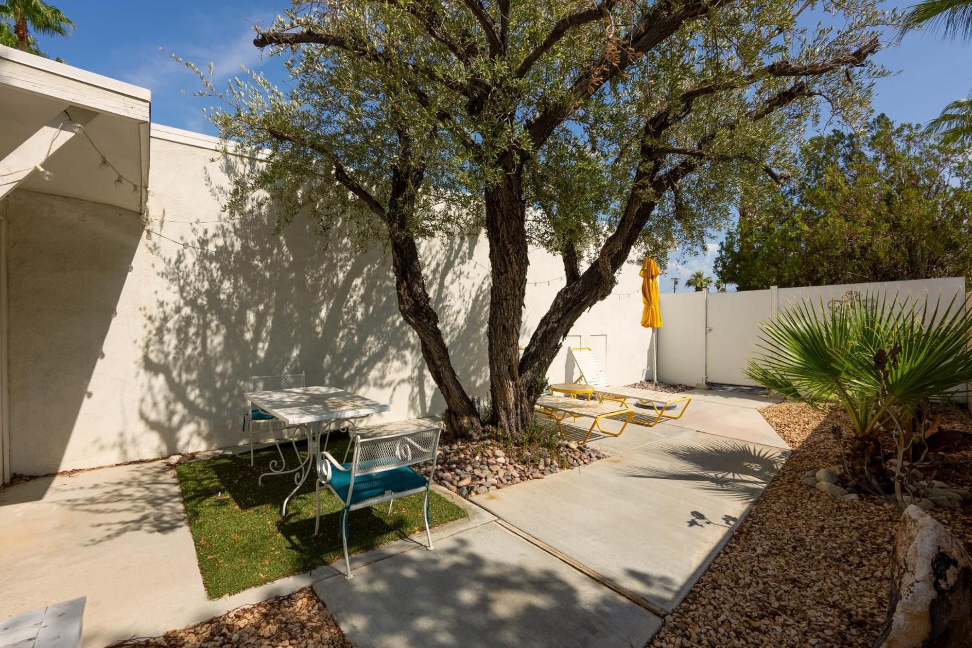 Monkey Tree Hotel By Avantstay Stylish Hotel In Palm Springs W Pool Buitenkant foto